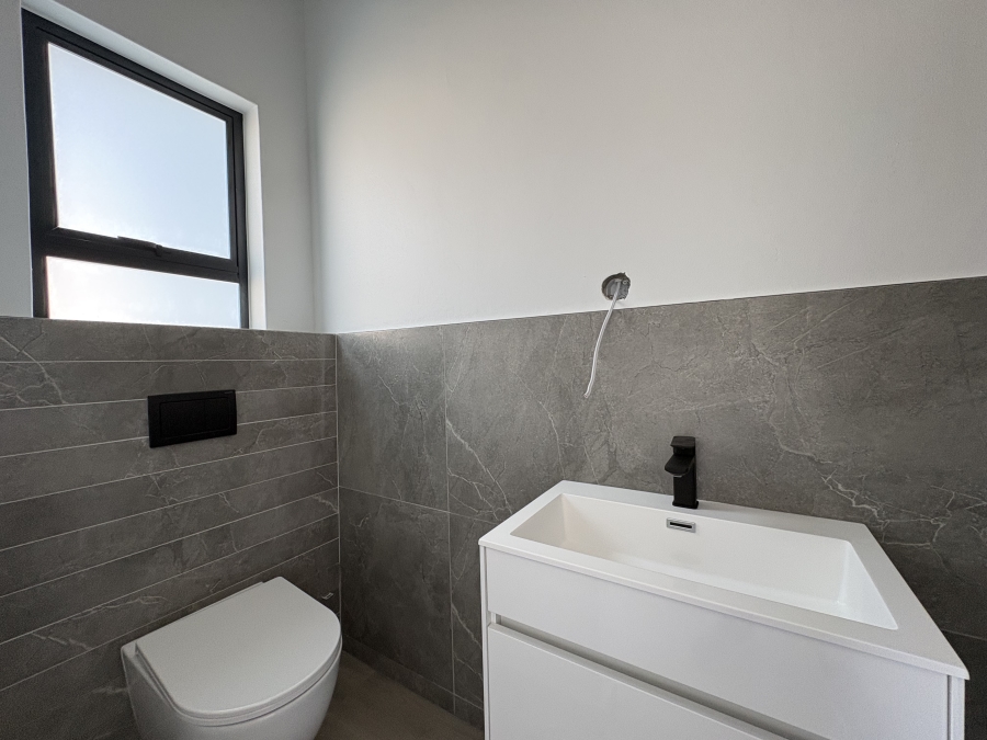 5 Bedroom Property for Sale in Sandown Western Cape